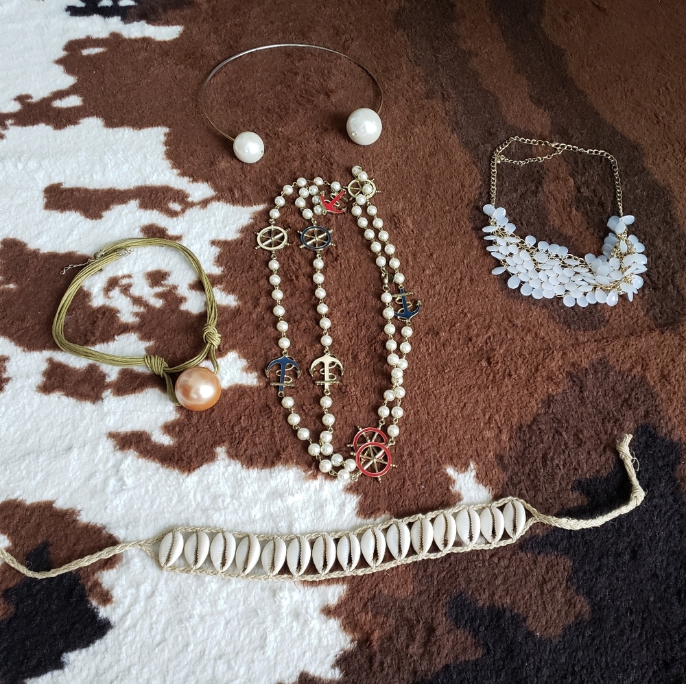 Necklaces lot of 5